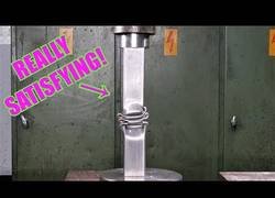 Enlace a Satisfactorio video de la compresión de barras de hierro