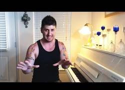 Enlace a Cómo hacer ver que eres bueno tocando el piano [Inglés]