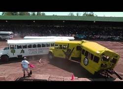 Enlace a Competición de demolición de autobuses escolares 