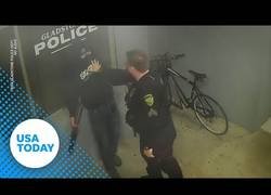 Enlace a Ladrón intenta robar bici aparcada en comisaría policía y es detenido