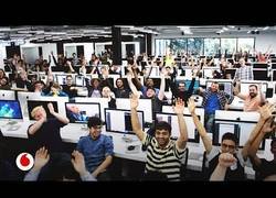 Enlace a La universidad sin profesores ni exámenes donde estudian los futuros genios de la programación