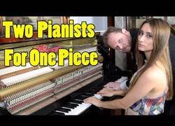 Enlace a Dos pianistas para tocar una pieza