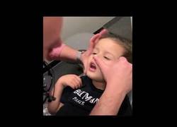 Enlace a El pequeño truco para desatascar la nariz a un niño al que se le ha quedado una pieza de Lego en su interior