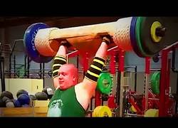 Enlace a Hay gente que en un gimnasio hace los ejercicios de una forma que te explota el cerebro