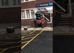 Enlace a A este tipo no le pagaron y así lo pagó él con el edificio