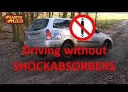 Enlace a Así se comporta un coche sin amortiguadores