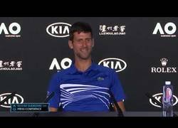 Enlace a La vacilada de Novak Djokovic a un periodista italiano tras ganar el Australian Open