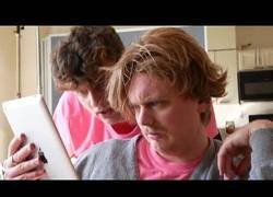 Enlace a Enseñando a mamá a usar el iPad (Inglés)