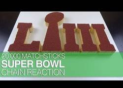 Enlace a Recreando con cerillas el logo de la edición 53 de la Superbowl