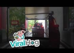 Enlace a Hay que vigilar lo que transportamos en el coche cuando entramos en un sitio cerrado