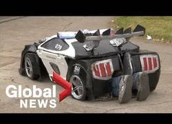 Enlace a Este tipo lleva 8 años disfrazándose de Transformer en las calles de Colombia