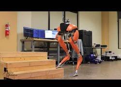 Enlace a Agility Robotics pressenta a Cassie que puede andar completamente de forma autónoma y estable