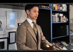 Enlace a Él es Naoki Terashima y es el campeón del mundo de mejor limpiador de zapatos