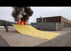 Enlace a La manta para sofocar fuegos