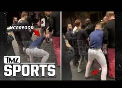 Enlace a Captan el momento en el que Conor McGregor destroza el móvil de una persona contra el suelo