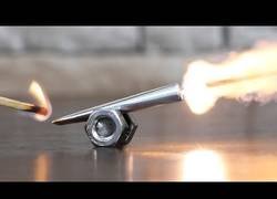 Enlace a Creando un mini cañón con papel de plata