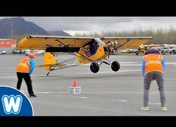 Enlace a La competición de despegar y aterrizar en el menor espacio de tiempo y espacio posible