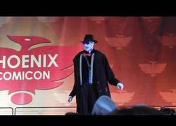 Enlace a El genial cosplay de hombre invisible visto en la Comic Con de Phoenix