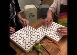 Enlace a Tocando la mítica canción del Super Mario 64 con dos launchpads