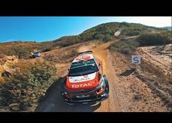 Enlace a Un drone sobrevuela y persigue a Sebastien Loeb en plena carrera