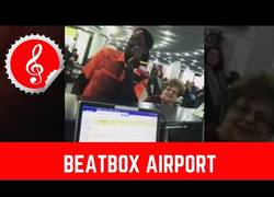 Enlace a Cuando tu vuelo se retrasa y estas aburrido