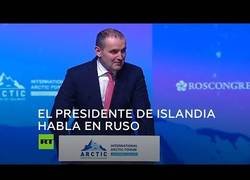 Enlace a El presidente de Islandia exhibe su dominio del ruso