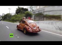 Enlace a Desde Lima a Nueva York en un coche de madera
