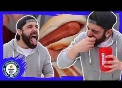 Enlace a Este es el récord mundial de comerse perritos calientes en solamente tres minutos