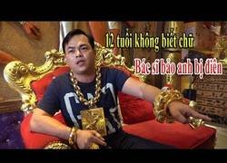 Enlace a Este tipo adicto al oro va a recoger su gorra cubierta de ese material