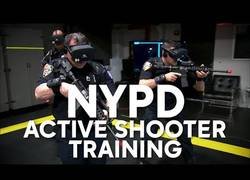 Enlace a La policía de Nueva York está usando la realidad virtual para entrenar rescates