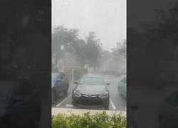 Enlace a Fue a grabarle el tiempo a sus padres y un rayo cayó a escasos metros de su casa