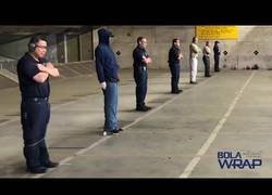 Enlace a BolaWrap o como inmovilizar a la gente sin hacer daño