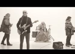 Enlace a El Rey de la Noche le dedica a Arya una última canción