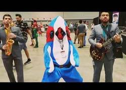 Enlace a Deadpool SHARK (Doo doo doo doo doo doo)