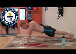 Enlace a Logran el Record Guinness de más flexiones en una sola hora: 2682