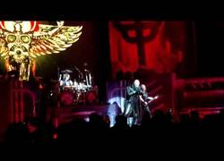 Enlace a Rob Halford [Judas Priest] patea el móvil de un fan