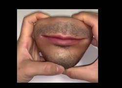 Enlace a El monedero con forma de boca humana que está horrorizando a todo el mundo