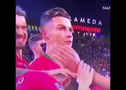 Enlace a Ronaldo muestra su alegría cuando Bernardo Silva es elegido mejor jugador del torneo