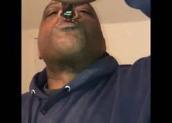 Enlace a Se bebe una botella entera de tabasco y reacciona