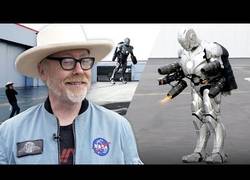 Enlace a Crean un traje antibalas al estilo Iron Man que se eleva 4,5 metros sobre el suelo