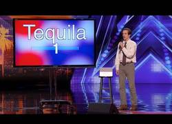 Enlace a Curioso intérprete de karaoke