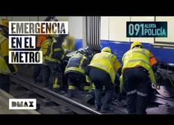 Enlace a Así es el protocolo para rescatar a un hombre que ha intentado suicidarse en el metro de Madrid