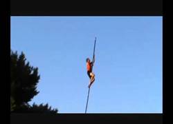 Enlace a Fierljeppen o salto de canal, deporte holandés