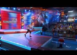Enlace a Chico realiza recorrido completo en Ninja Warrior en menos de un minuto