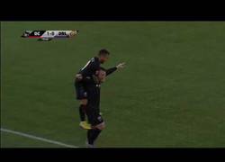 Enlace a Wayne Rooney marca un golazo desde su propio campo