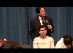 Enlace a Hipnotizando a una clase de instituto