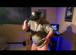 Enlace a Un padre prueba por primera vez la realidad virtual