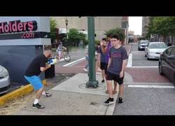 Enlace a Puestos a hacer el imbecil por la calle que sea algo asi