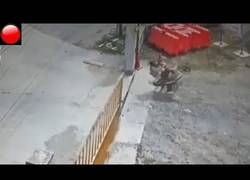 Enlace a Una madre y su hija, a punto de perder la vida tras quedarse enganchadas en una cadena