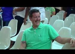 Enlace a La reacción de este hombre hacia unos protestantes pro Trump